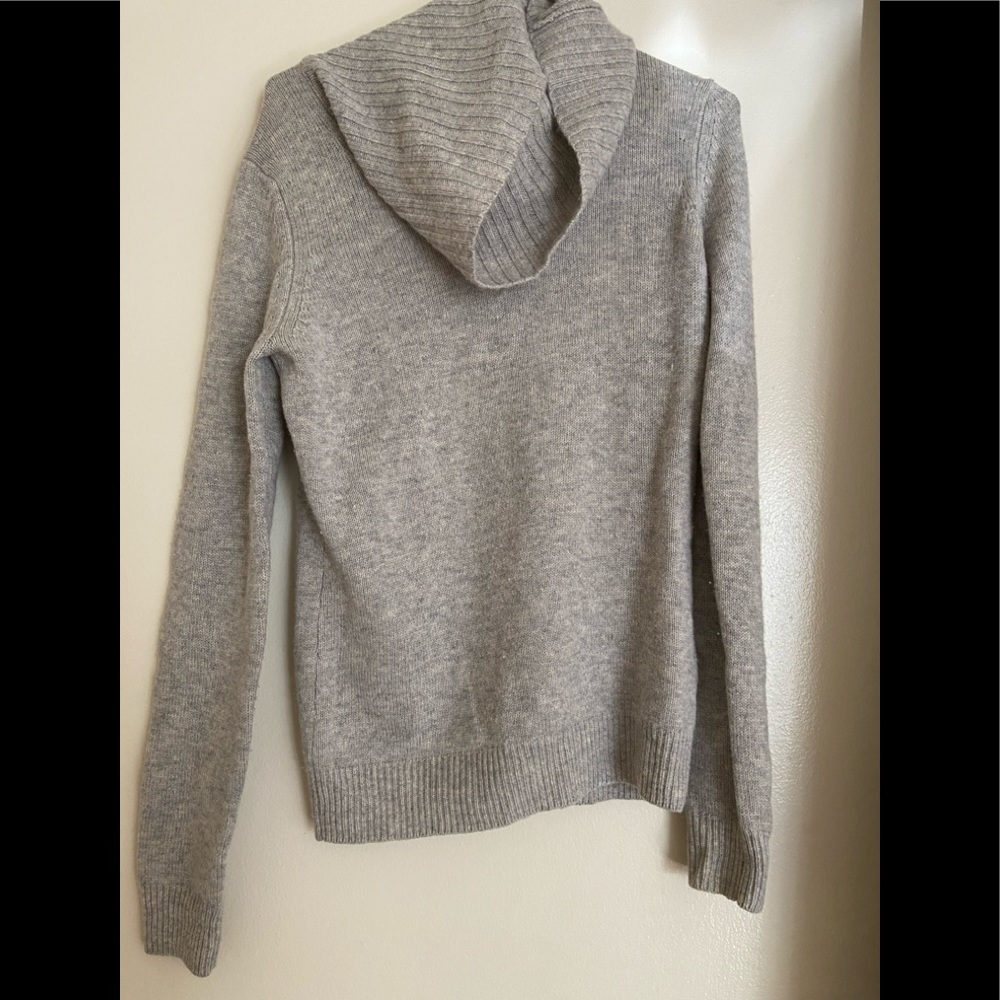 Uniqlo gray turtleneck sweater